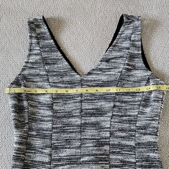 Banana Republic Black and Cream Fit and Flare Tweed Sleeveless Dress - Size 4 - Picture 9 of 16
